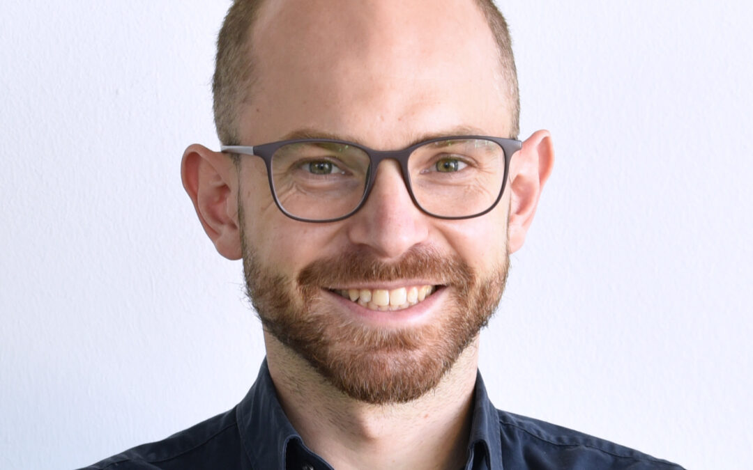 Decoding Cells and Tissues with Language-Multimodal AI