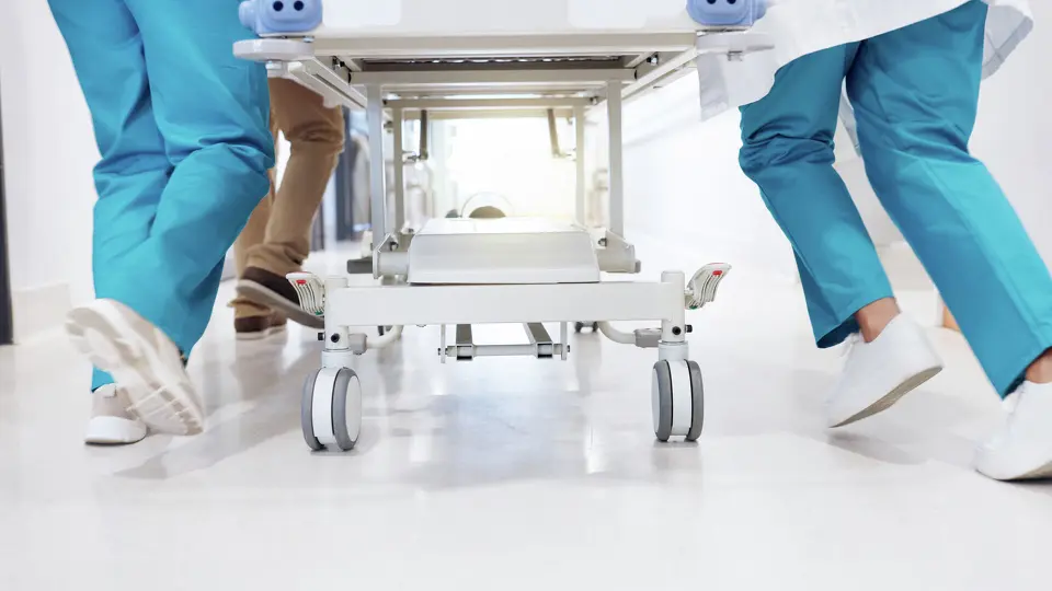 AI Outperformed Doctors on  Diagnosing Touch Cases – But is it Ready for Real Patients?